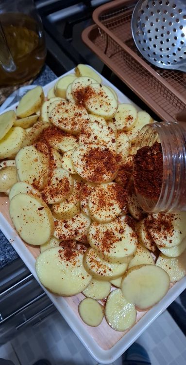 Step 1.3: Sprinkle Himalayan salt and chili flakes evenly over the sliced potatoes