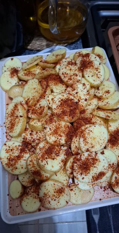 Step 1.1: Sprinkle Himalayan salt and chili flakes evenly over the sliced potatoes