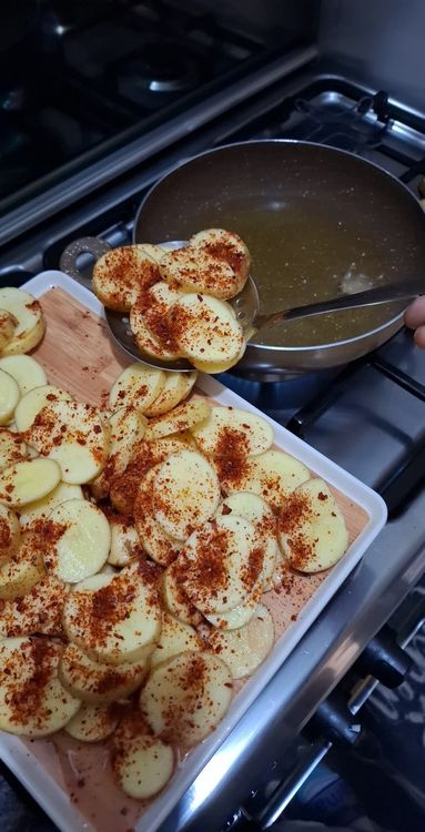 Step 1.6: Heat oil in a pan and fry the potato slices until both sides are golden brown and crispy