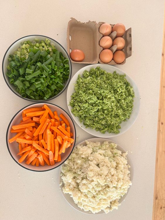 Step 2.1: Finely chop the carrots and the white parts of the spring onions