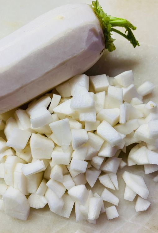 Step 1.1: Cut white radish in small chunks