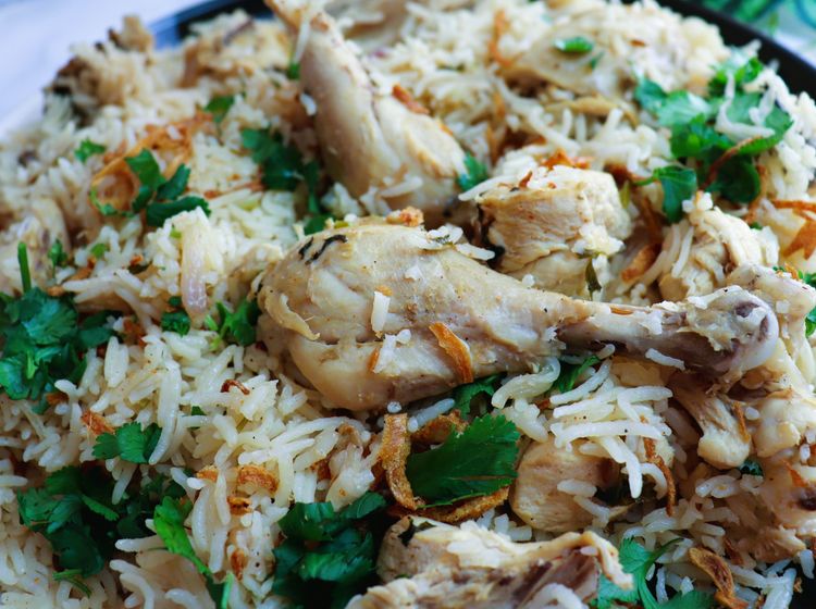 Step 4.1: Garnish with crispy fried onions (optional) for extra flavour