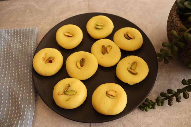 Step 1.1: Make an indent on each peda and place the sliced pistachio in the center, pressing gently