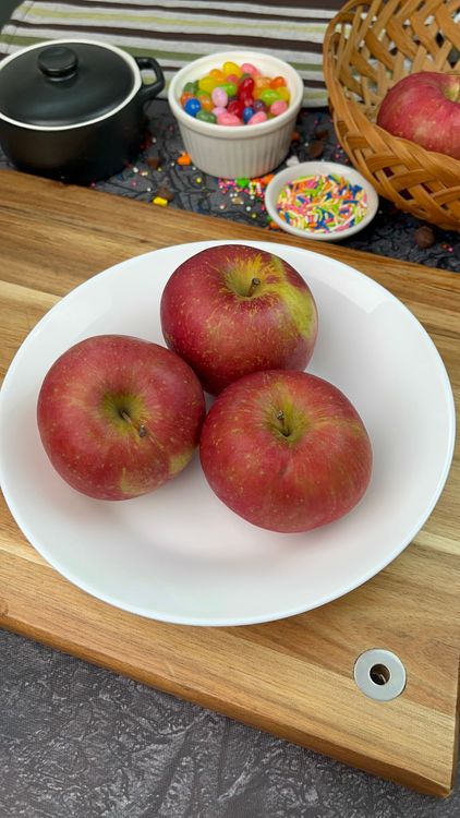 Step 1.1: In a medium pan, add the chopped apples and water
