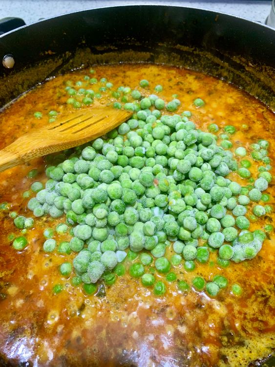 Step 4.1: Mix in the peas and cook for a minute