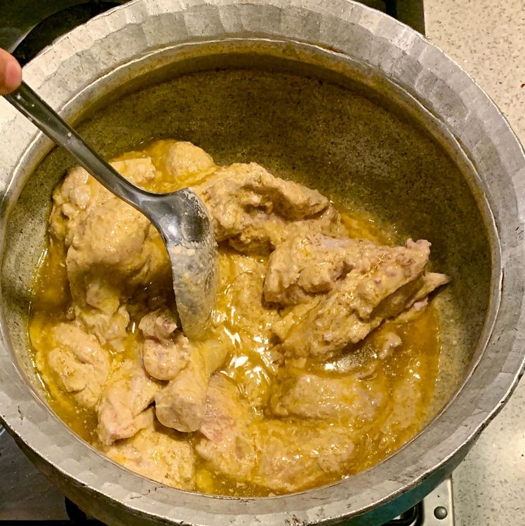 Step 3.1: Cook the chicken for 7-8 minutes or until the oil leaves the sides of the pot
