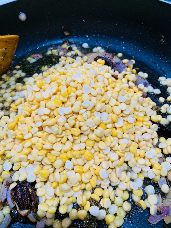 Step 3.1: Add the soaked chana dal and sauté for 4–5 minutes