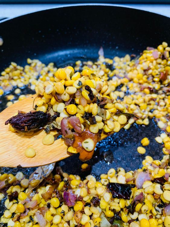 Step 3.2: Add the soaked chana dal and sauté for 4–5 minutes