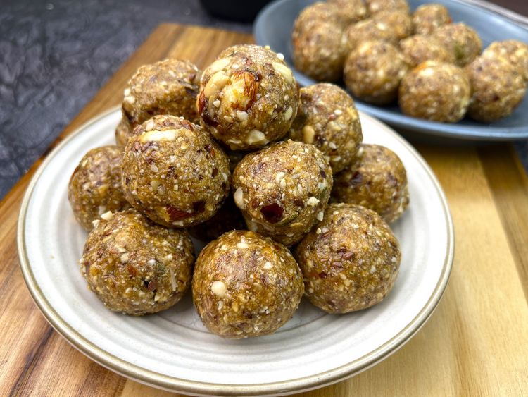 Healthy Nuts Ladoo Recipe – No Sugar, No Preservatives| Nuts Ladoo For Pregnancy| Nuts Ladoo Recipe| Healthy Laddu With Nuts recipe