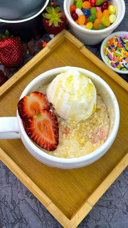 Step 4.1: Top with fresh strawberry slices and optionally, a scoop of vanilla ice cream