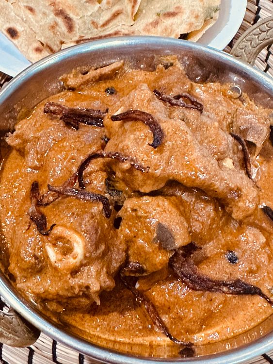 Step 3.1: Garnish with fried onions (barista) and serve hot with roti or naan