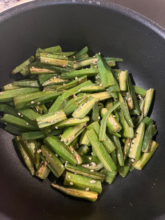 Step 1.2: In a pan, add 1/2 tbsp cooking oil