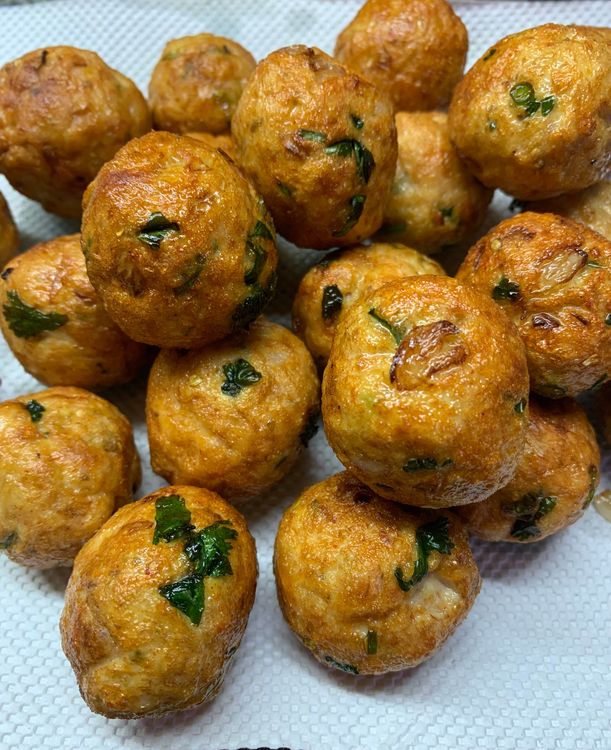 Step 1.1: Remove the balls/kofta from the oil with a slotted spoon and drain them on paper towels