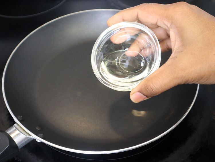 Step 1.1: Heat oil and sauté marinated paneer