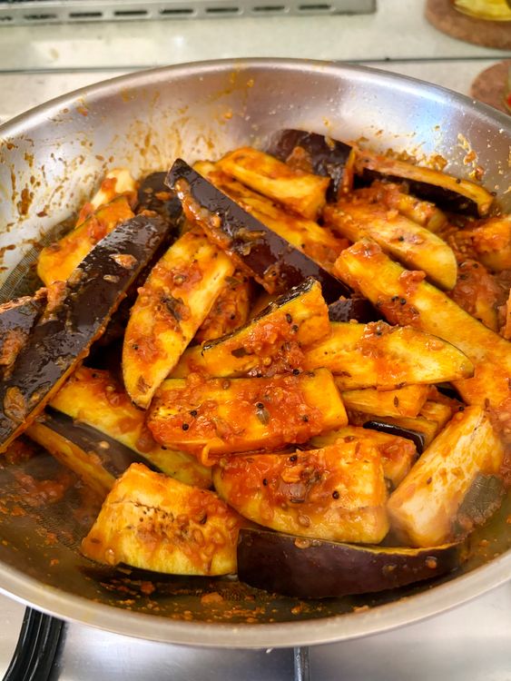 Step 4.1: Add the drained brinjal slices (without water)