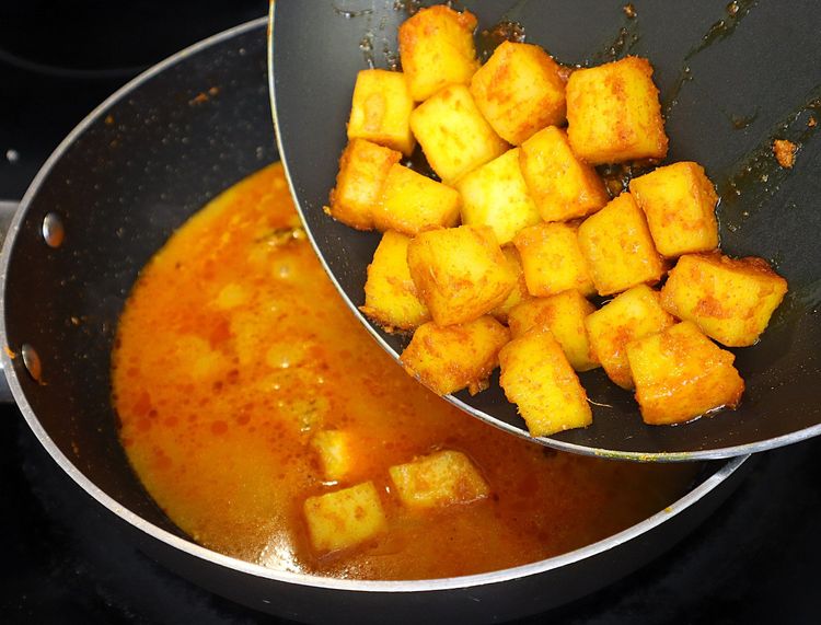 Step 2.2: Add cooked paneer and mix well
