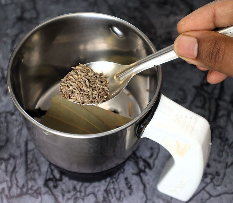 Step 2.7: In a mixer jar, blend cinnamon stick, cloves, green cardamom, star anise, bay leaf, cumin seeds, coriander seeds, black pepper, whole cashews, and poppy seeds into a fine powder