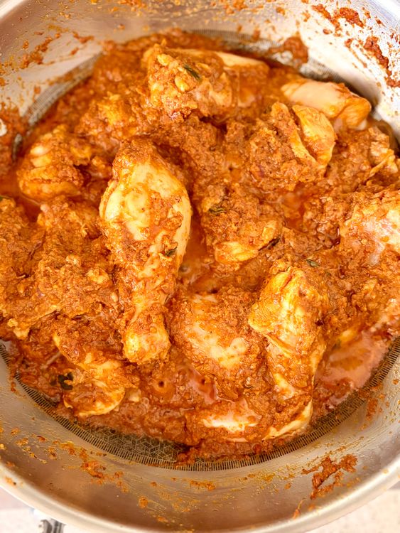 Step 2.2: Add the chicken and cook on high heat for 3ā4 minutes, coating each piece well in the masala