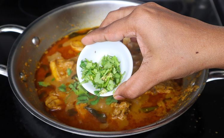 Step 3.1: Add finely chopped coriander leaves and kasuri methi