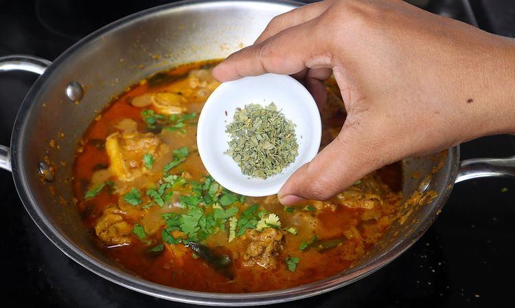 Step 3.2: Add finely chopped coriander leaves and kasuri methi