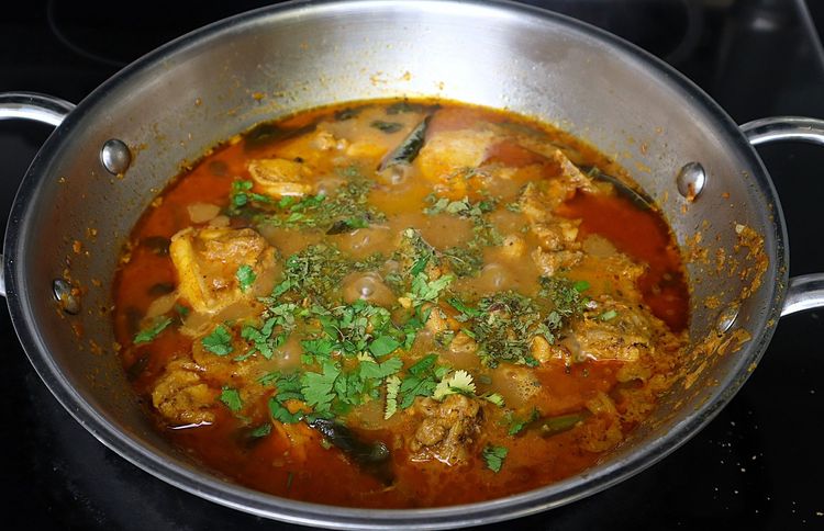 Step 3.3: Add finely chopped coriander leaves and kasuri methi
