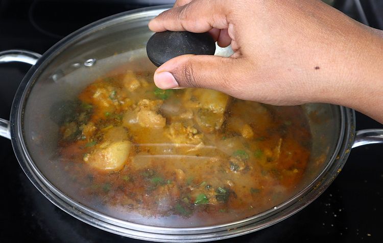 Step 3.4: Add finely chopped coriander leaves and kasuri methi
