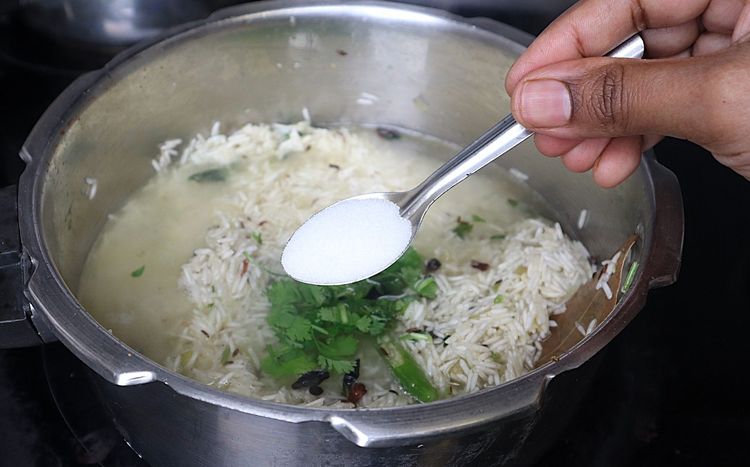 Step 1.3: Add boiled water and adjust the salt