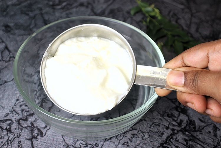 Step 1.2: In a bowl, add thick curd and whisk for 2 minutes until it reaches a creamy consistency