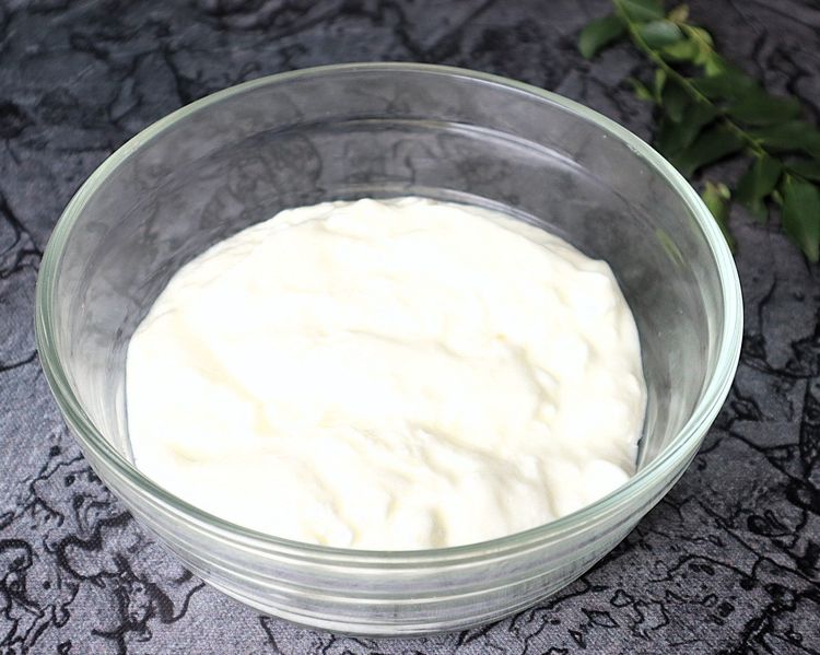 Step 1.3: In a bowl, add thick curd and whisk for 2 minutes until it reaches a creamy consistency