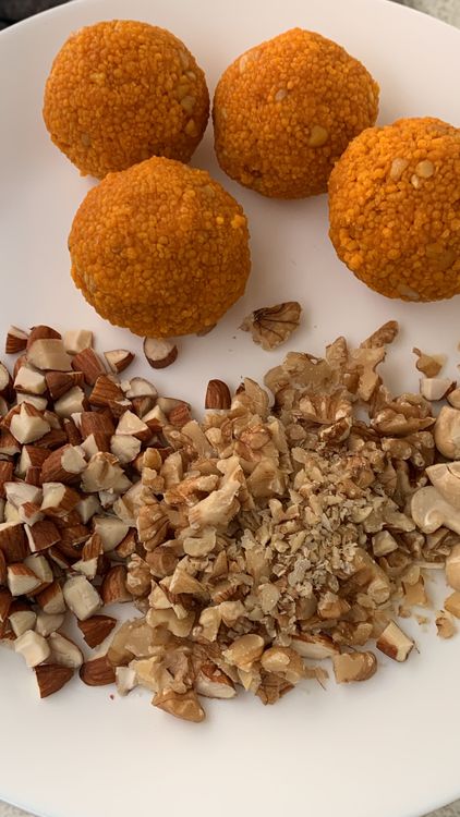 Step 1.1: Chop the nuts (almonds, pistachios, cashews or walnuts) and keep them aside