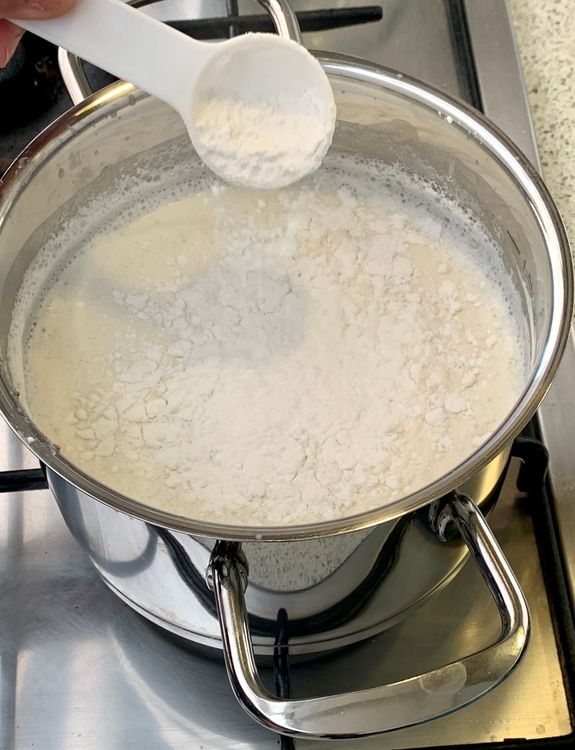 Step 1.1: Add the rice powder to the milk, stirring continuously until there are no lumps
