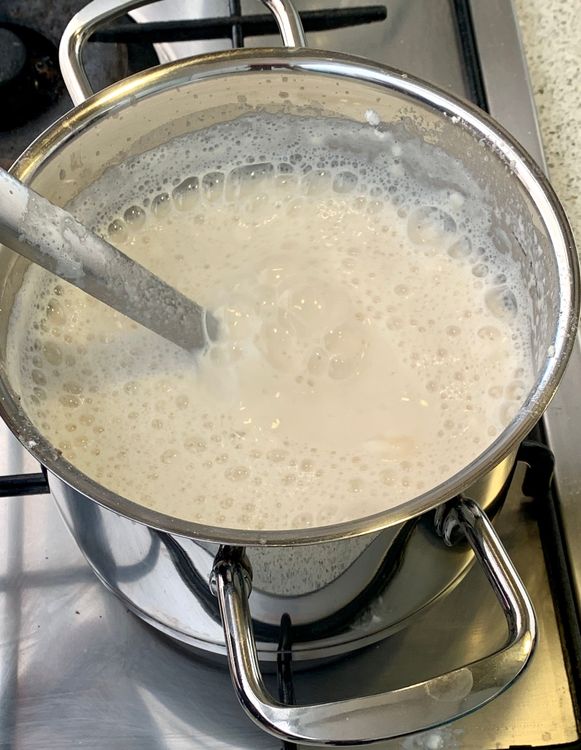 Step 1.2: Add the rice powder to the milk, stirring continuously until there are no lumps