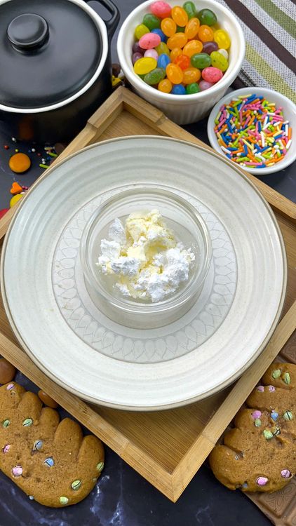 Step 1.1: Drizzle with cream cheese glaze, add a dollop of [whipped cream ](https://amzn