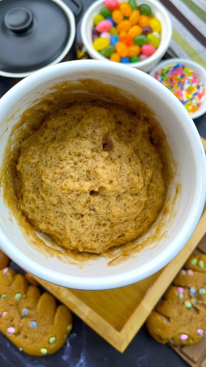 Step 1.1: Let the cake cool for 1–2 minutes before adding toppings