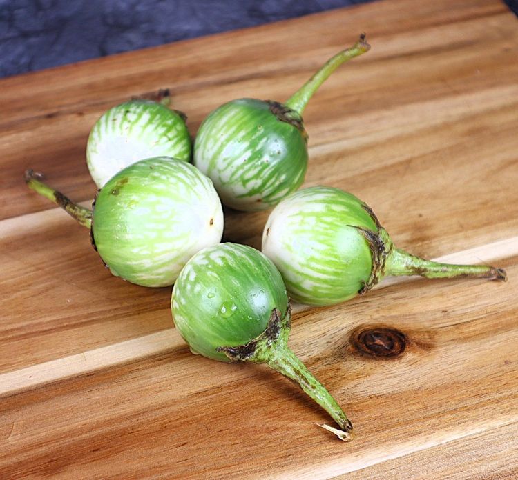Step 1.1: Wash and dry the brinjals