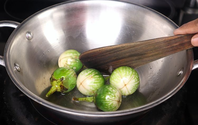 Step 2.2: Heat oil in a [thick-bottomed kadai ](https://amzn