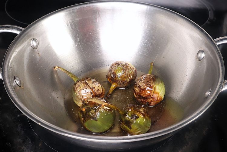 Step 2.3: Once browned, remove the brinjals and set aside