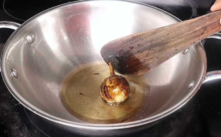 Step 2.4: Once browned, remove the brinjals and set aside