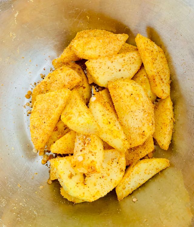 Step 1.2: Add the cut potatoes to the mixing bowl and coat them with the remaining spices