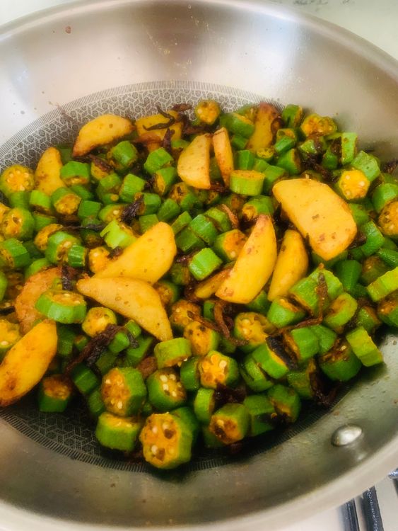 Step 1.1: Add the marinated Bhindi to the wok, mixing well