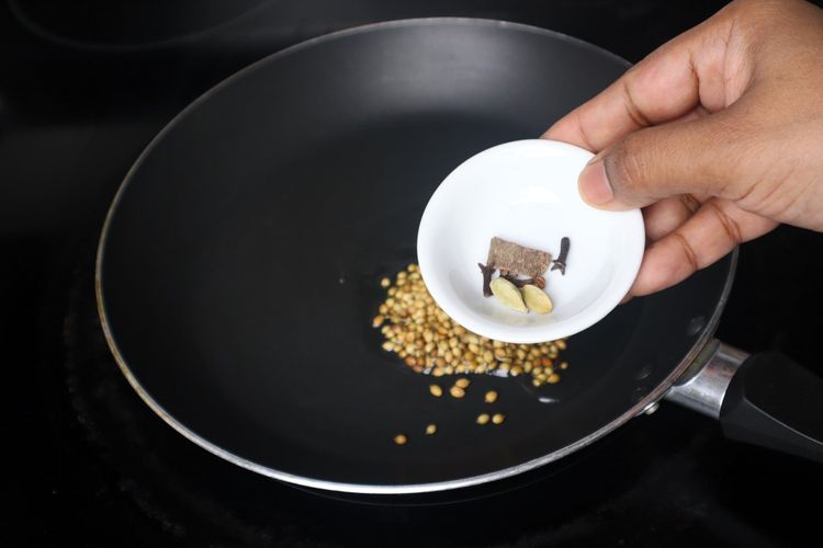 Step 1.4: Heat a pan and add 1 tbsp oil