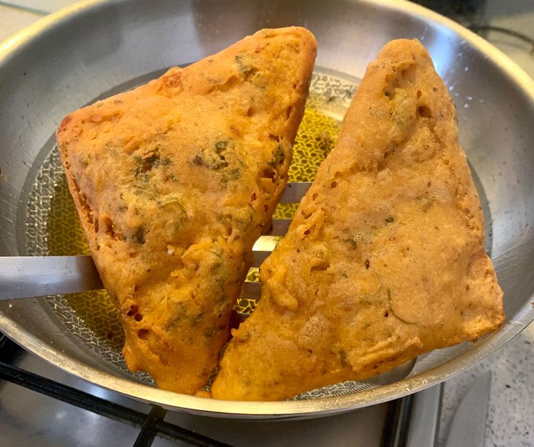 Step 1.1: Once crisp, transfer the pakoras to an absorbent paper