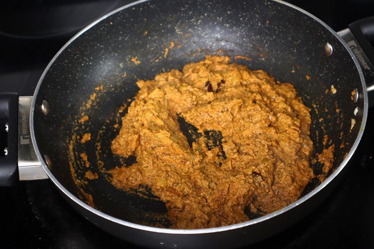 Step 2.3: Add the ground spice paste and sauté until oil separates from the gravy