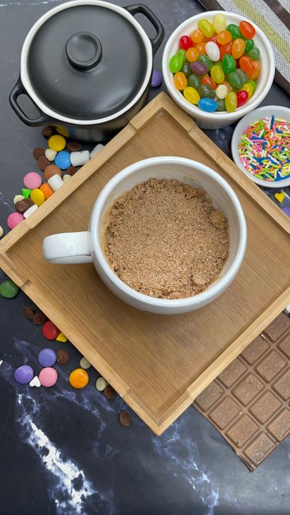 Step 4.1: Sprinkle the crumble evenly over the cake batter — do not mix it in
