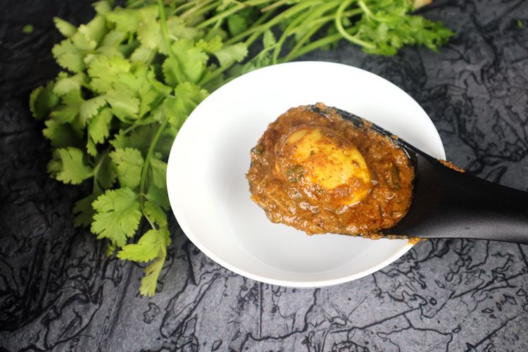 Step 3.1: Serve the Kolhapuri egg curry hot