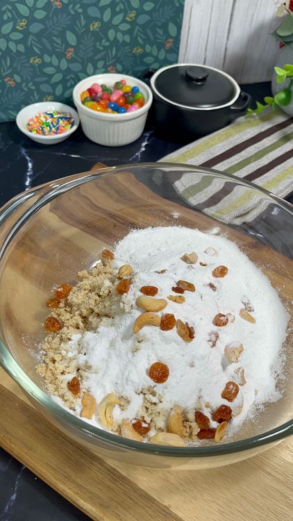 Step 4.1: In a large mixing bowl, add roasted sooji mixture, sugar-cardamom powder, and fried nuts & raisins