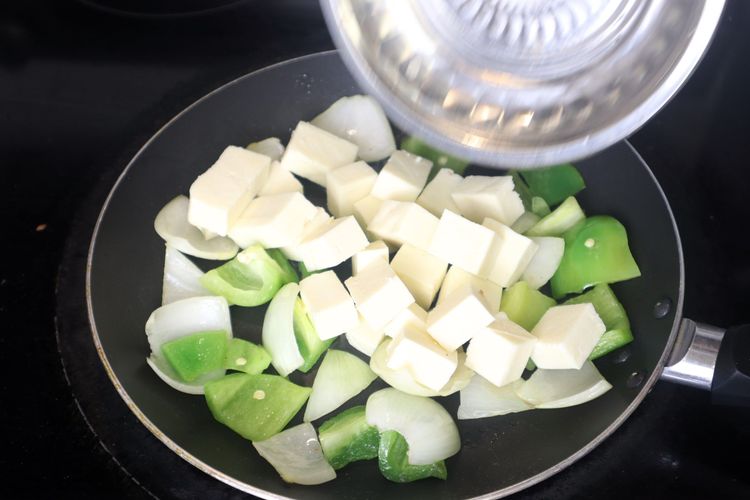 Step 3.2: Add paneer cubes, salt, red chili powder, and black pepper