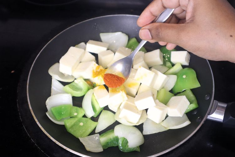 Step 3.4: Add paneer cubes, salt, red chili powder, and black pepper
