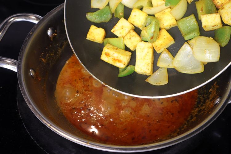 Step 4.2: In the curry pan, add water and bring to a simmer