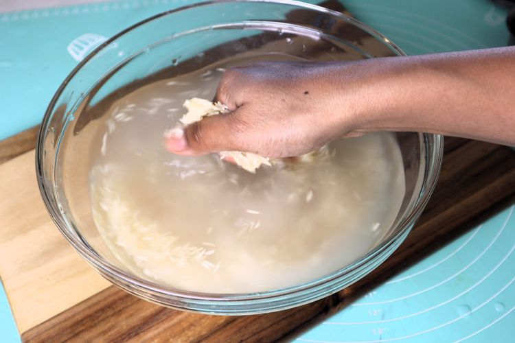 Step 1.4: Soak 2 cup of basmati rice in water for about 20 minutes
